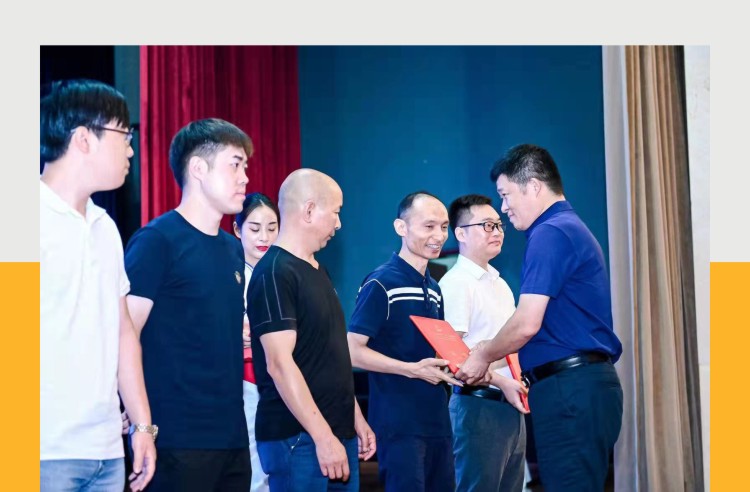 热烈祝贺中低压公司张总荣获第五届四川省“十佳基层管理者”荣誉称号